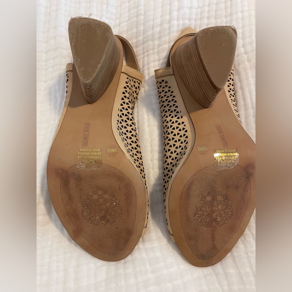 Vince Camuto Perforated Leather Peep Toe Sandals Dastana Nude Size 10M/42 - Picture 8 of 11
